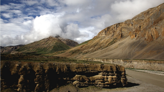 MAGNETIC HILL & MONASTERY TOUR 3 NIGHTS & 4 DAYS