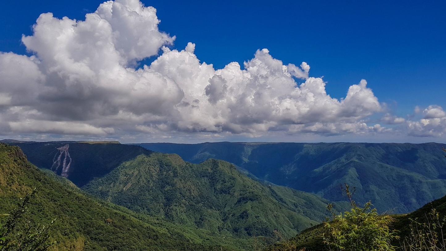 "MEGHALAYA : THE ABODE OF CLOUDS UNVEILED 5 NIGHTS & 6 DAYS