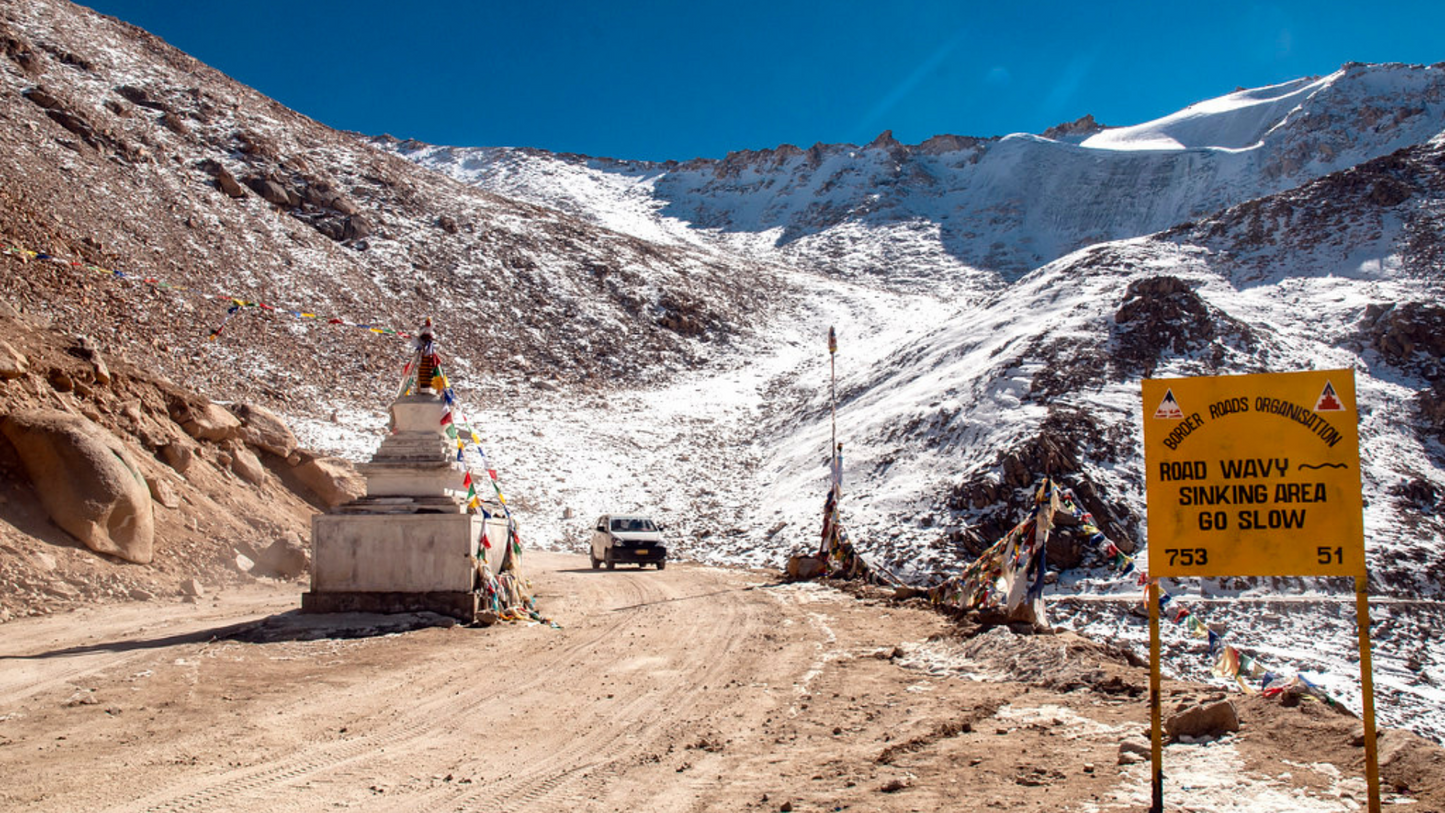 NUBRA VALLEY & PANGONG LAKE TOUR 5 NIGHTS & 6 DAYS